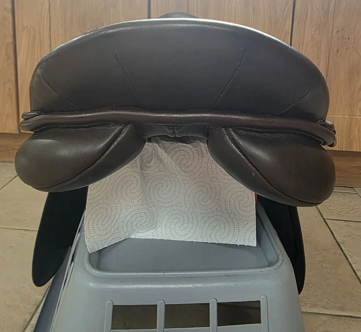 17.5 working hunter brown leather saddle - Image 2