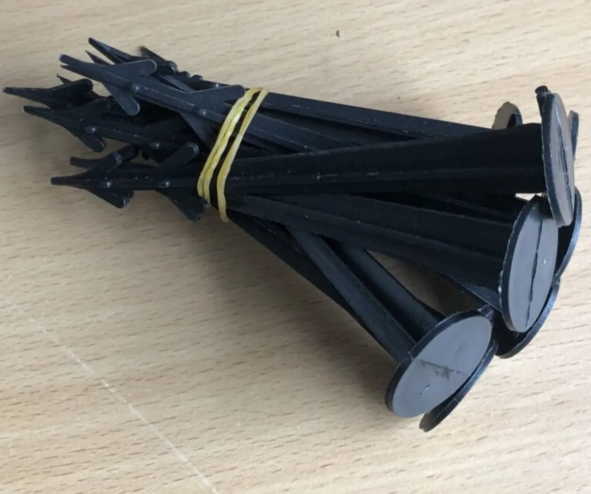 Weed Control Fabric-Accessories Plastic Pegs - Image 1
