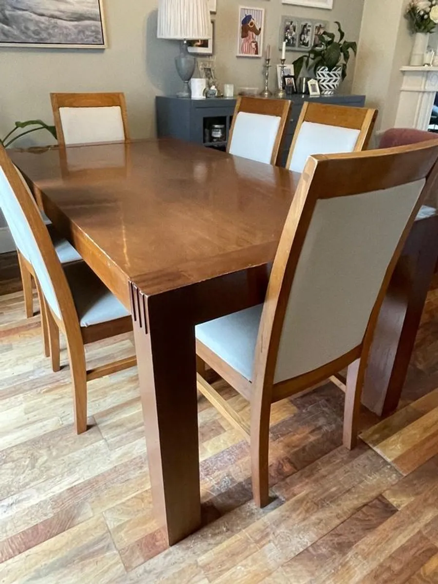 Solid wood Dining room table & 6 matching chairs - Image 3