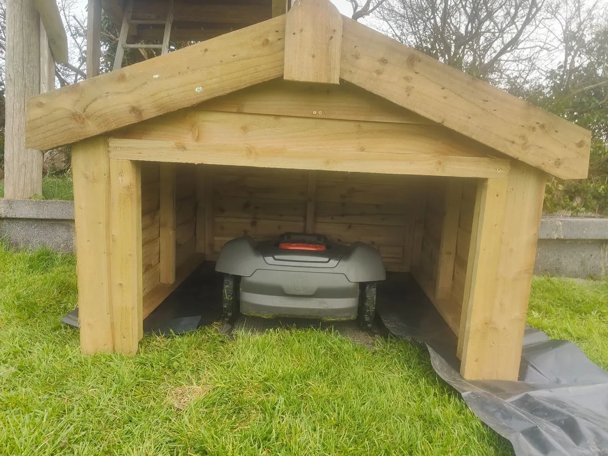 Robotic mower garage - Image 1