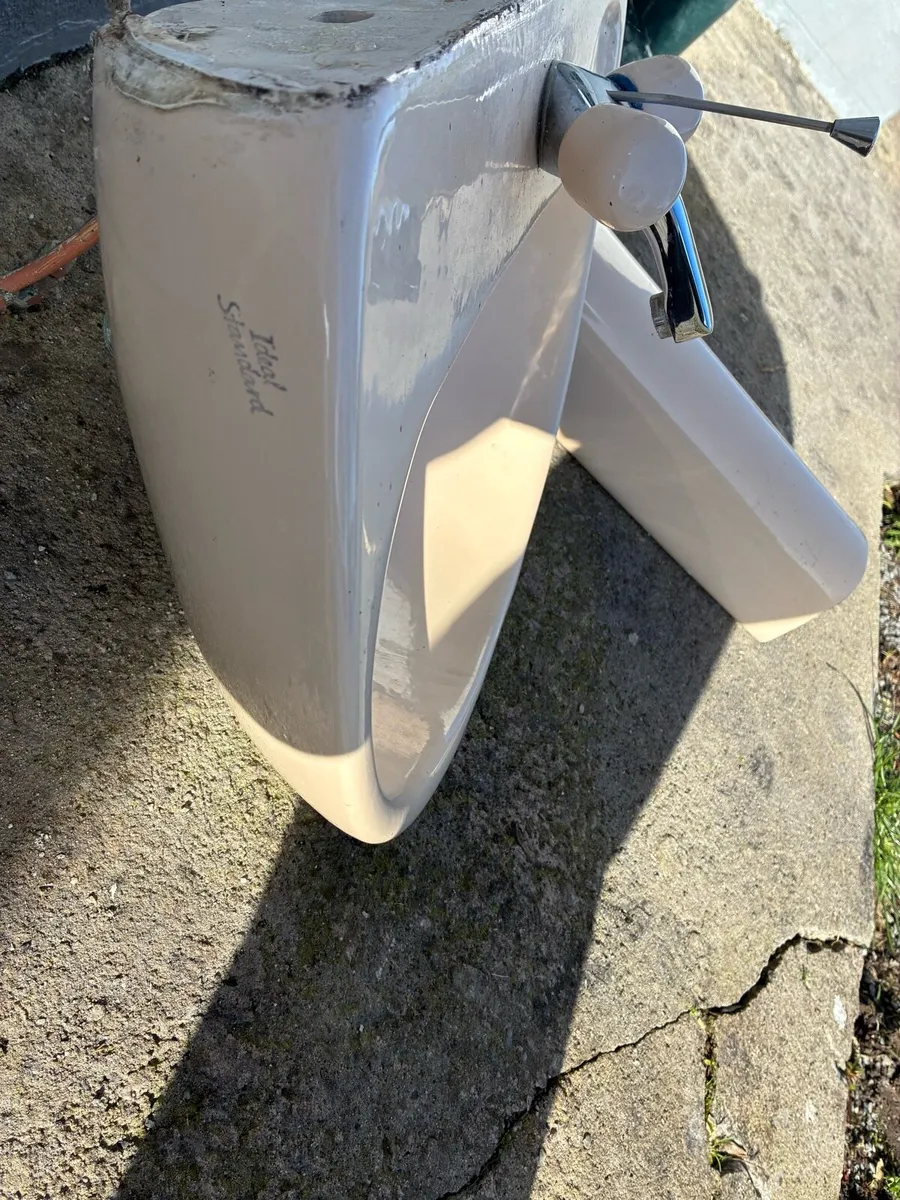 Hand basin - Image 1