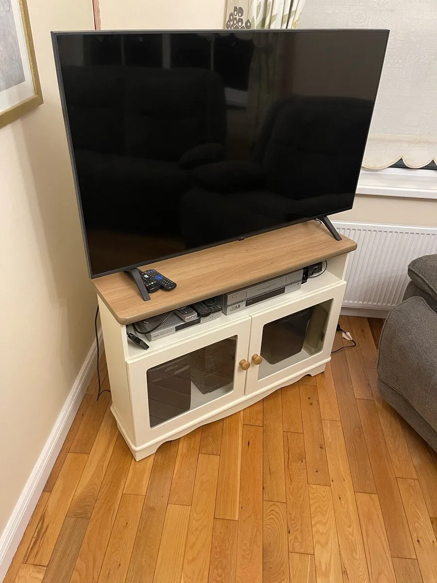 Television Stand - Image 1