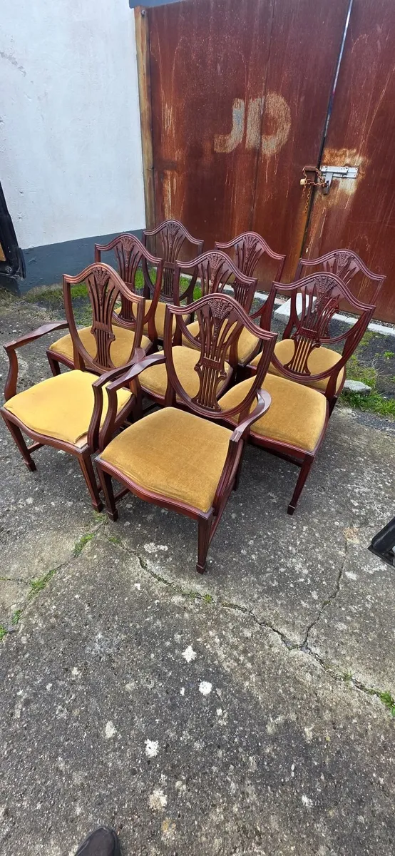 8 CHAIRS.. - Image 2