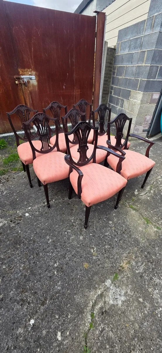 8 Chairs - Image 1