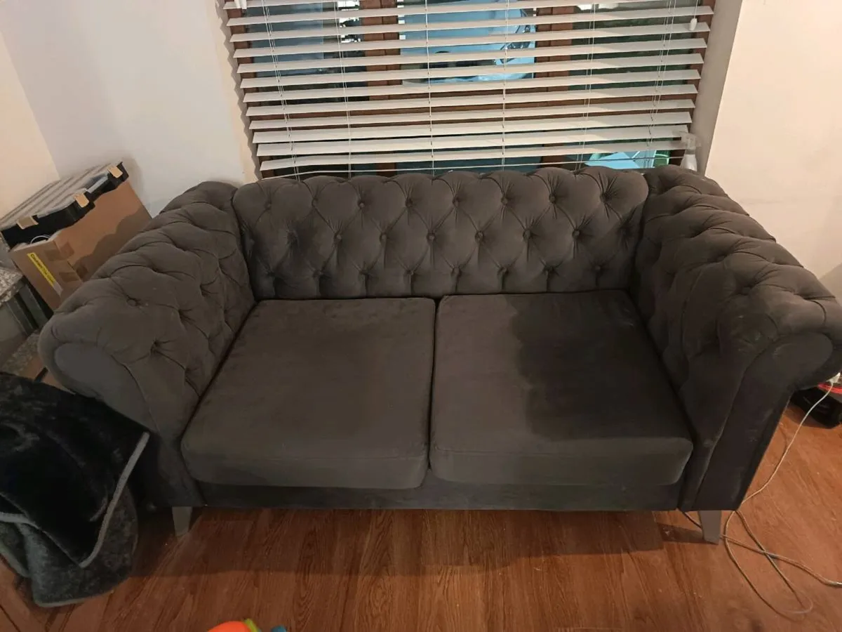 3+2 Chesterfield style sofas for sale - Image 2
