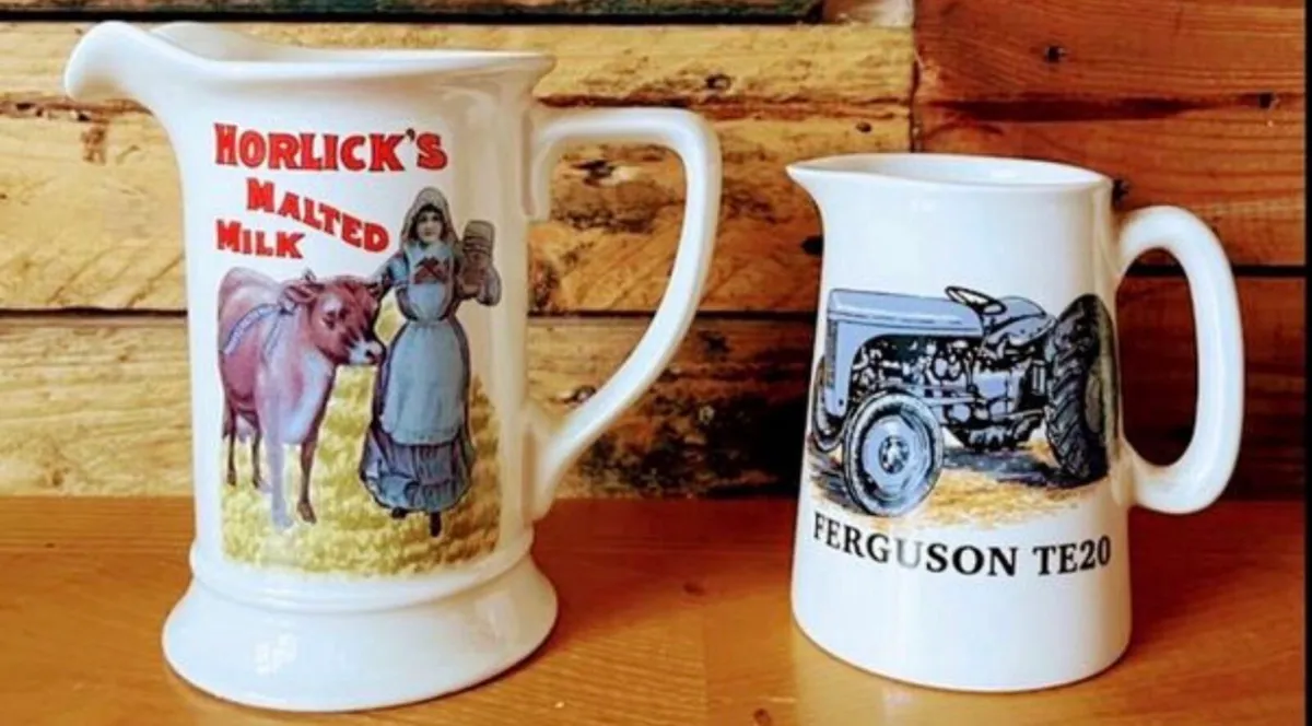 4 collectible jugs - Image 1