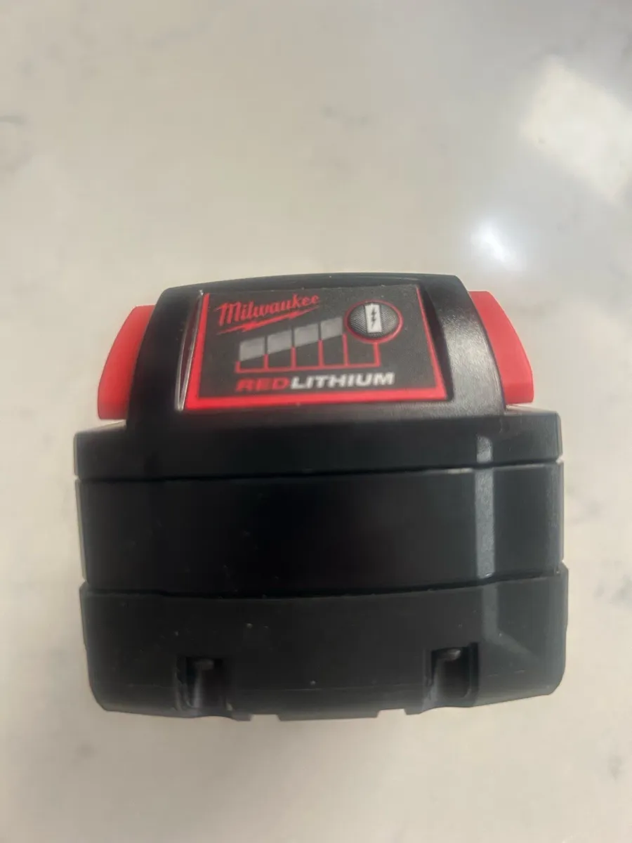 Milwaukee M18 4.0Ah Battery - Image 1