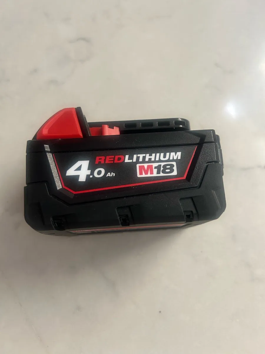 Milwaukee M18 4.0Ah Battery - Image 2