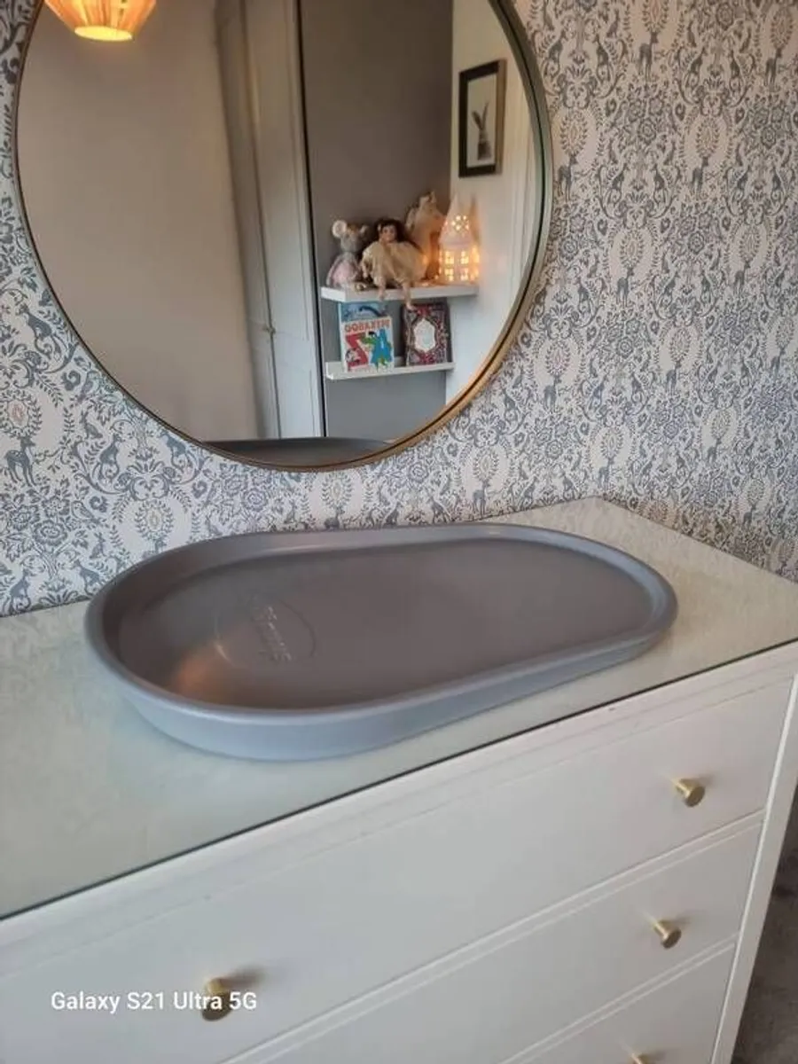 shuggle changing mat - Image 1