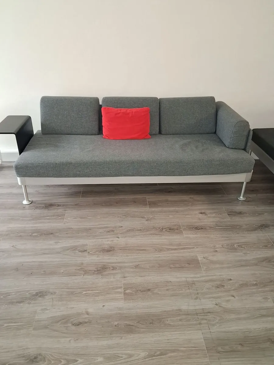 Office furniture - Image 1