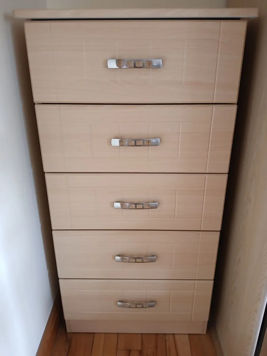 Chest of drawers