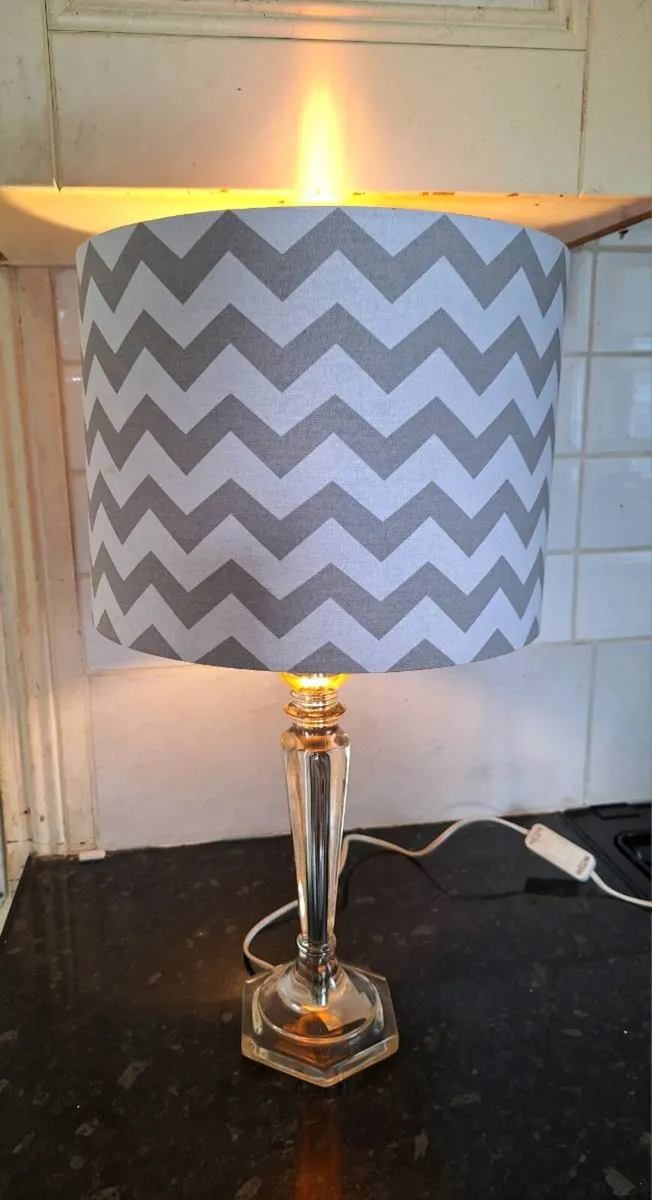 Lovely table lamp with zig zig shade - Image 2