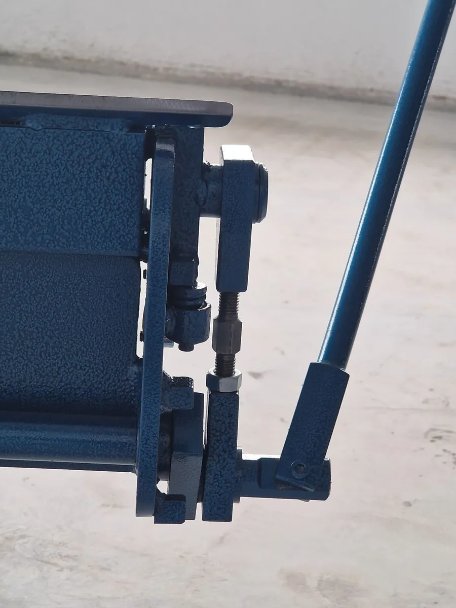 sheet metal folder ZGR-2000/0.8 with 2 handles - Image 4