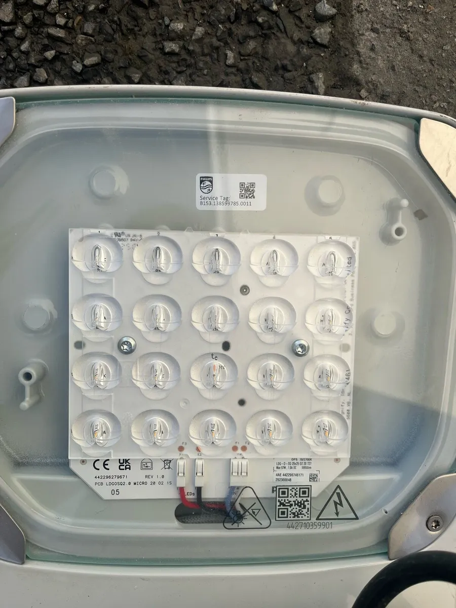 3 street lights brand new - Image 3