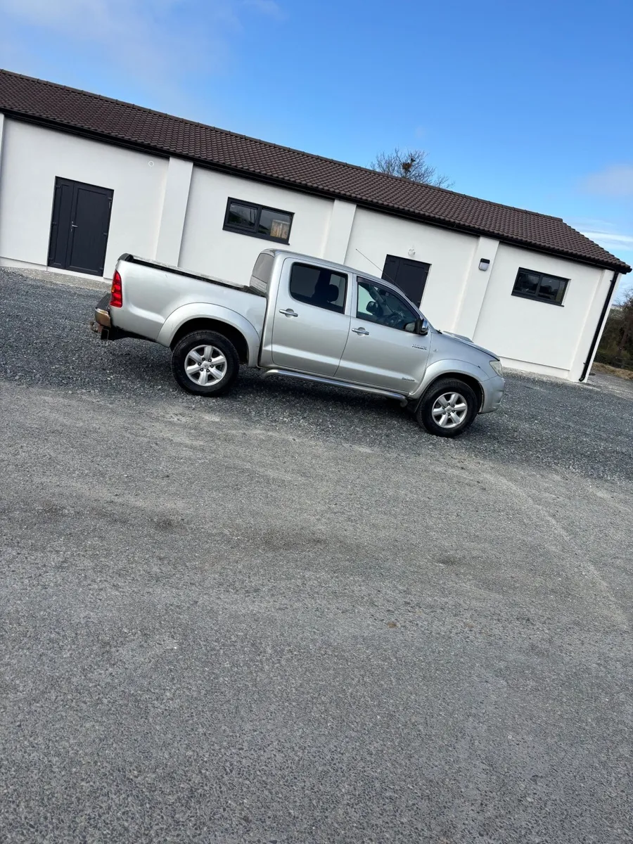 Toyota Hilux 2011 - Image 1