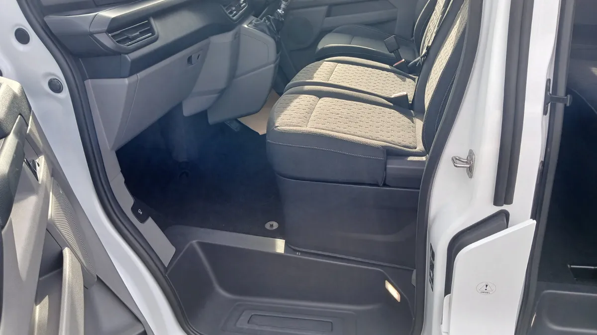 251 CUSTOM LWB TITANIUM CREWCAB NEW SHAPE - Image 3