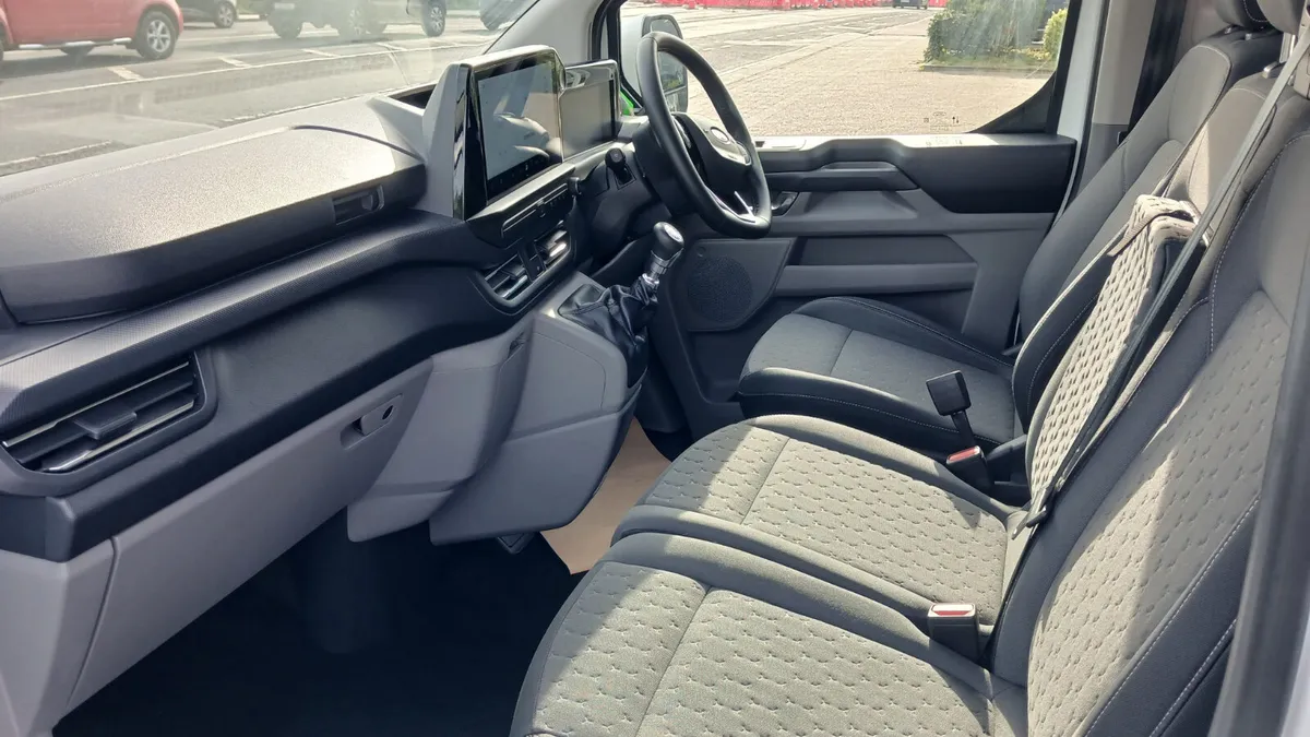 251 CUSTOM LWB TITANIUM CREWCAB NEW SHAPE - Image 4