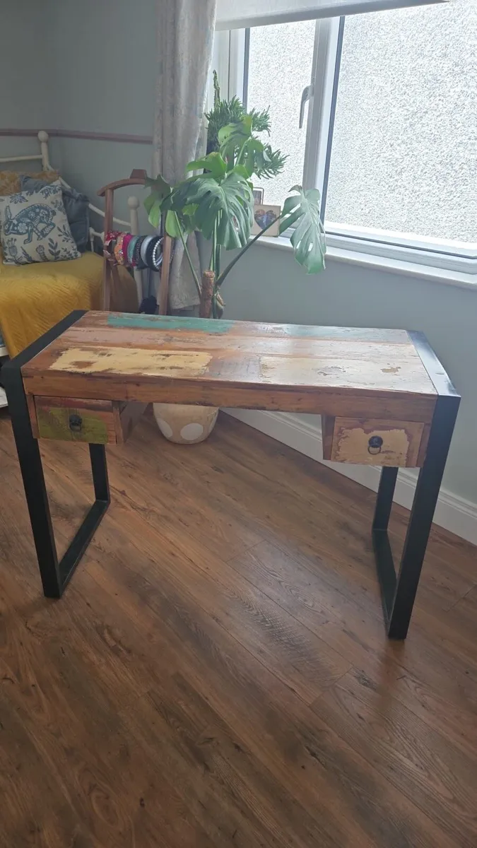 Office desk - Image 1