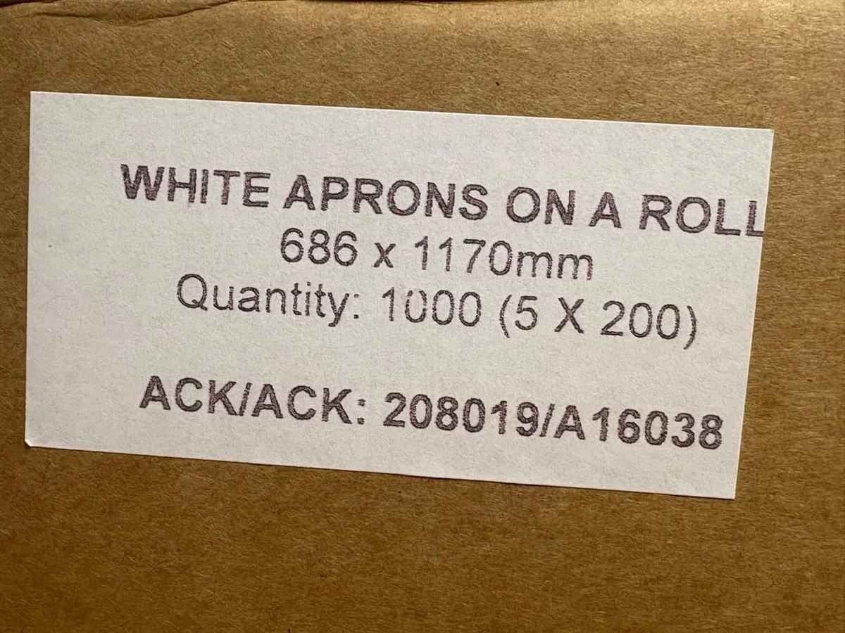 White Disposable Aprons on a roll of 200 - Image 2