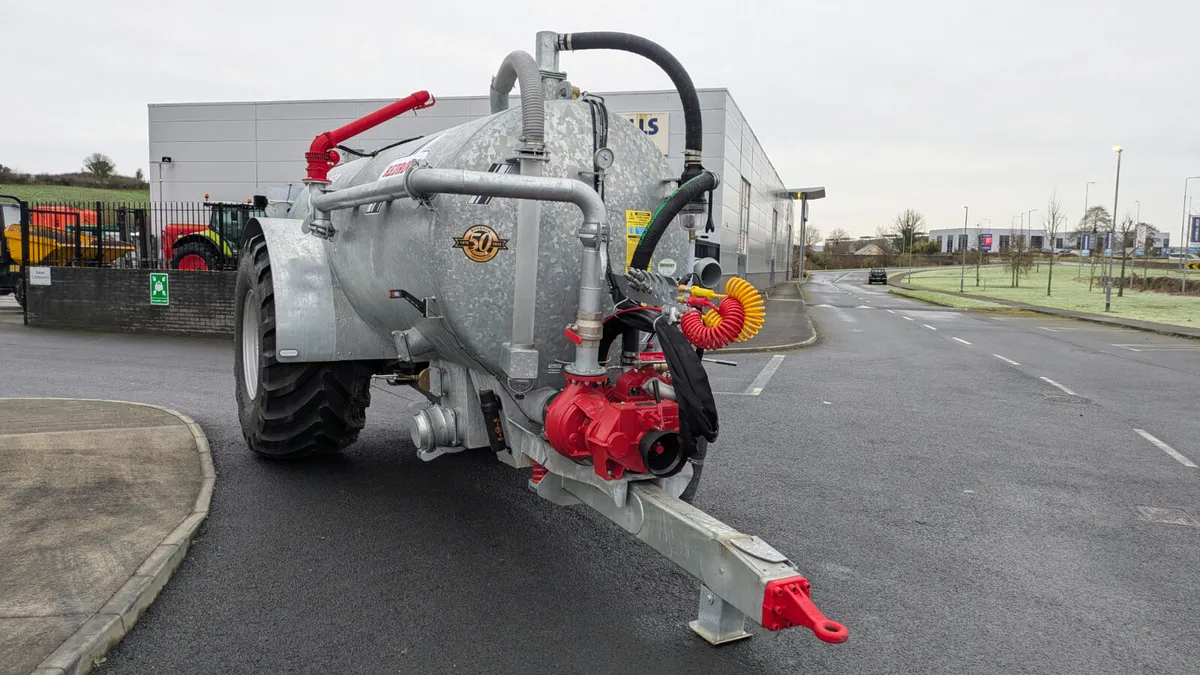 New Galvanised Redrock 2000 slurry tank - Image 1