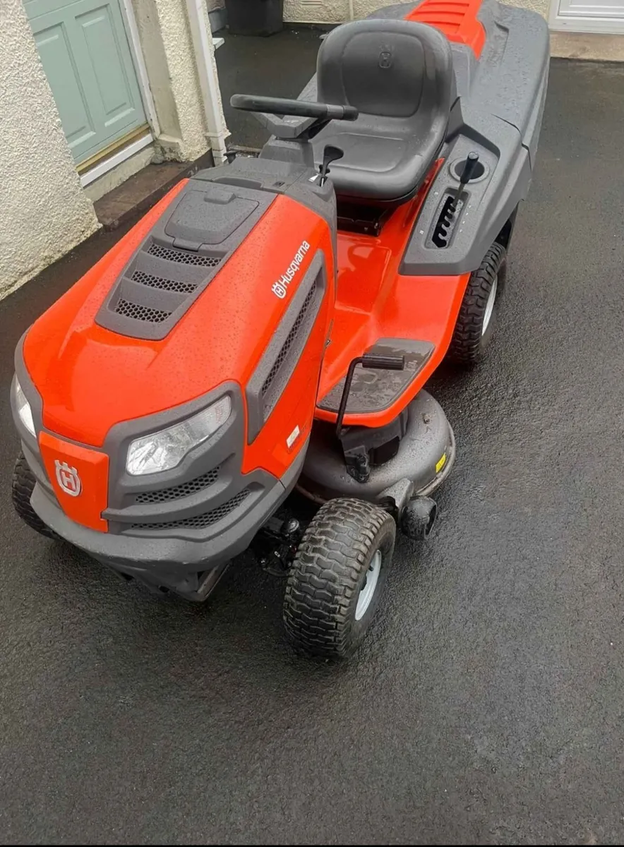 Husqvarna ride on lawnmower - Image 2