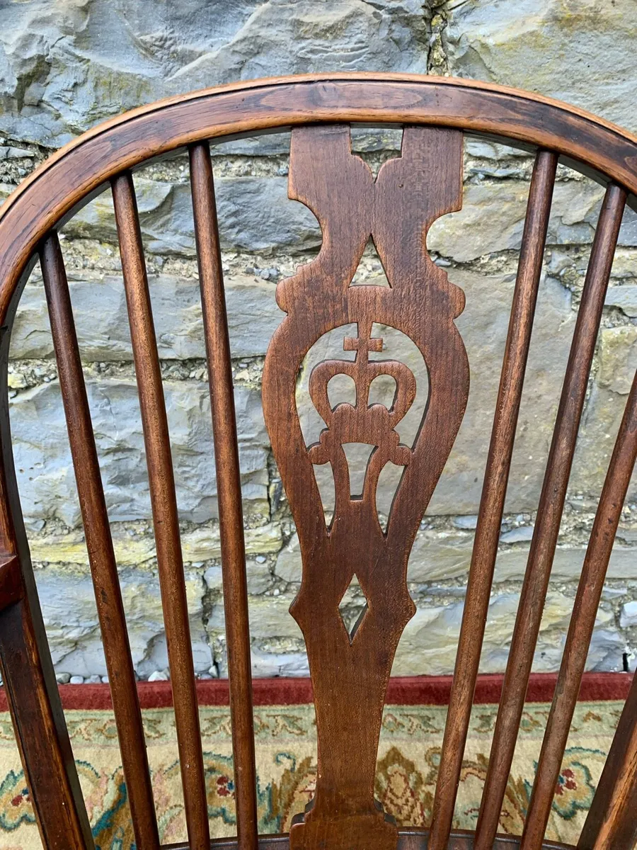 19th century elm and beech Windsor armchair. - Image 4