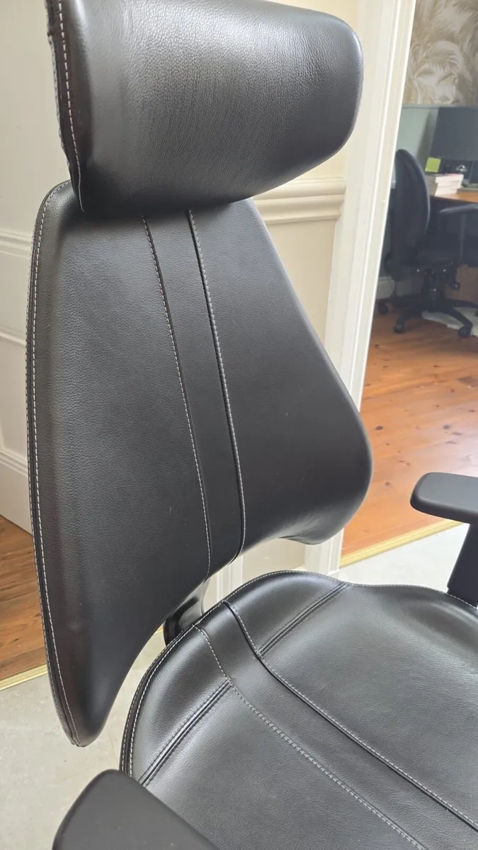 Office chair - Image 2