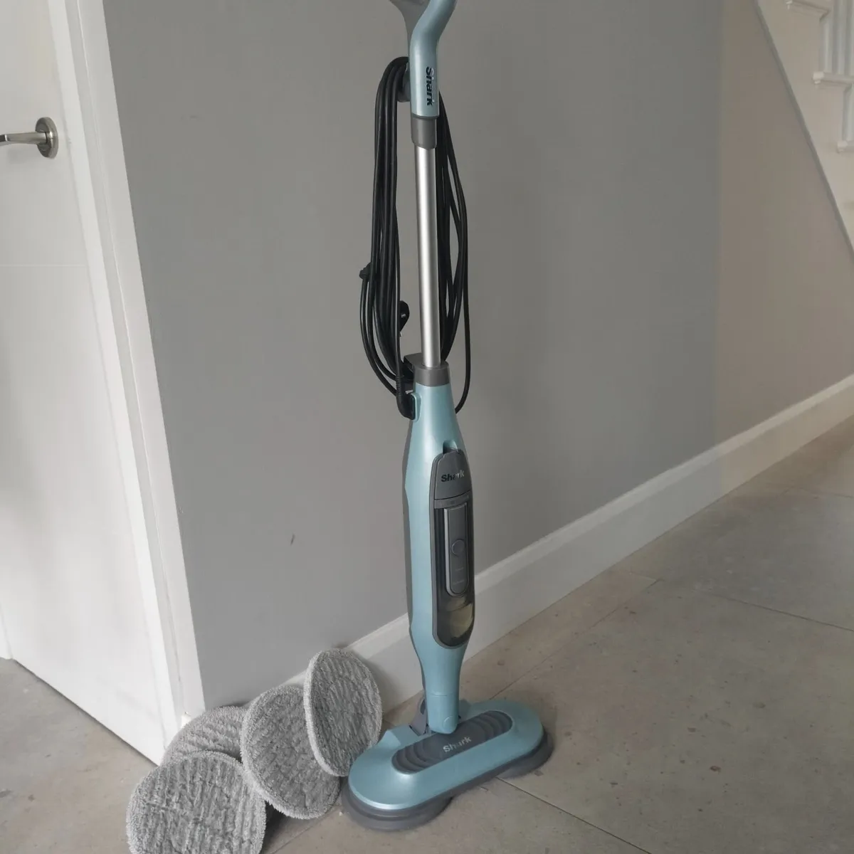 Shark scrub and steam - Image 2