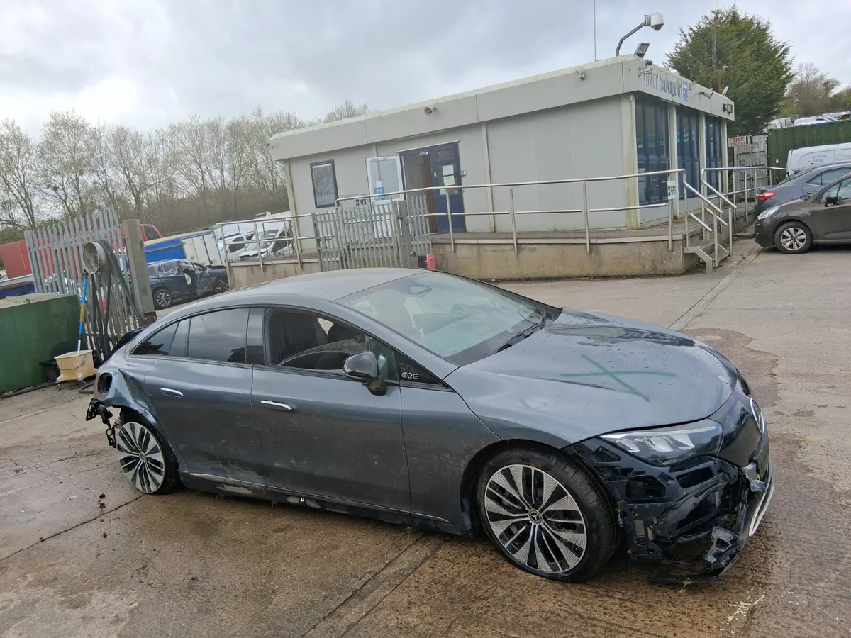 2022 MERCEDES EQE  300 4DR AUTO - Image 4
