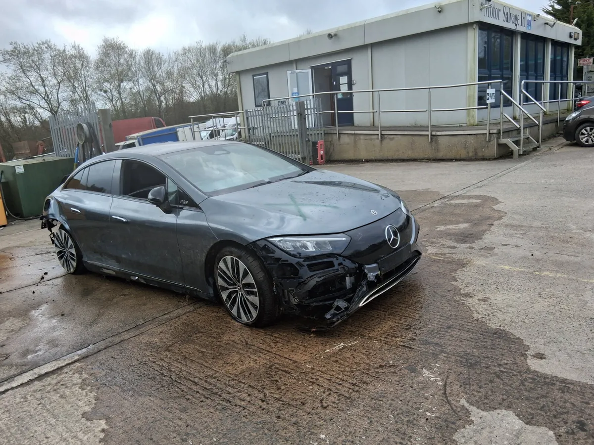 2022 MERCEDES EQE  300 4DR AUTO - Image 3