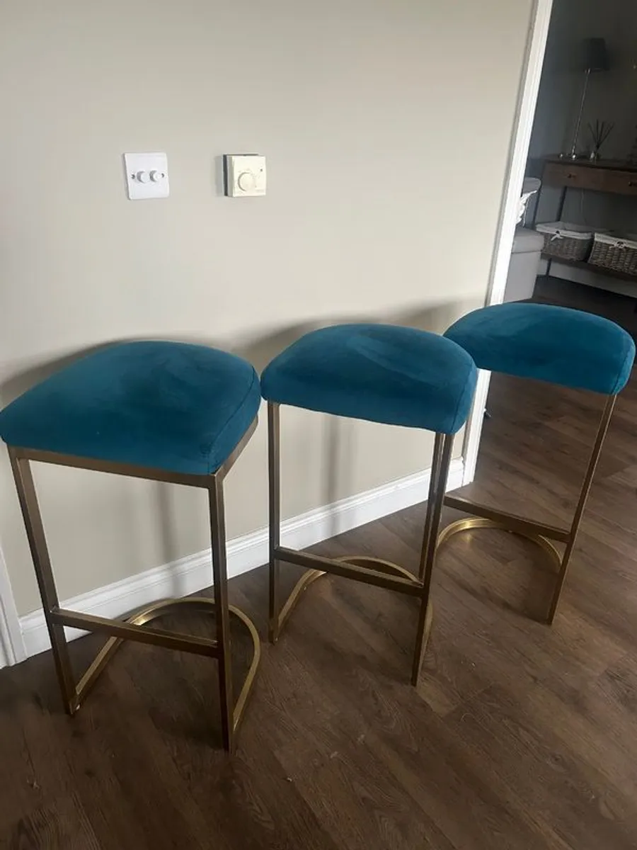 Island stools - Image 1