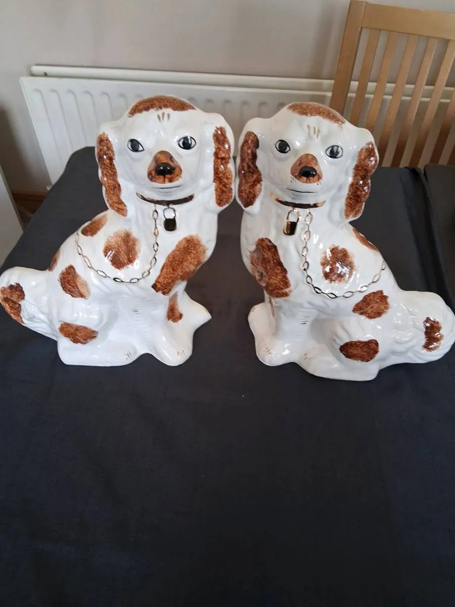Pair of Arthur Wood Old Spaniel Dogs - Image 1