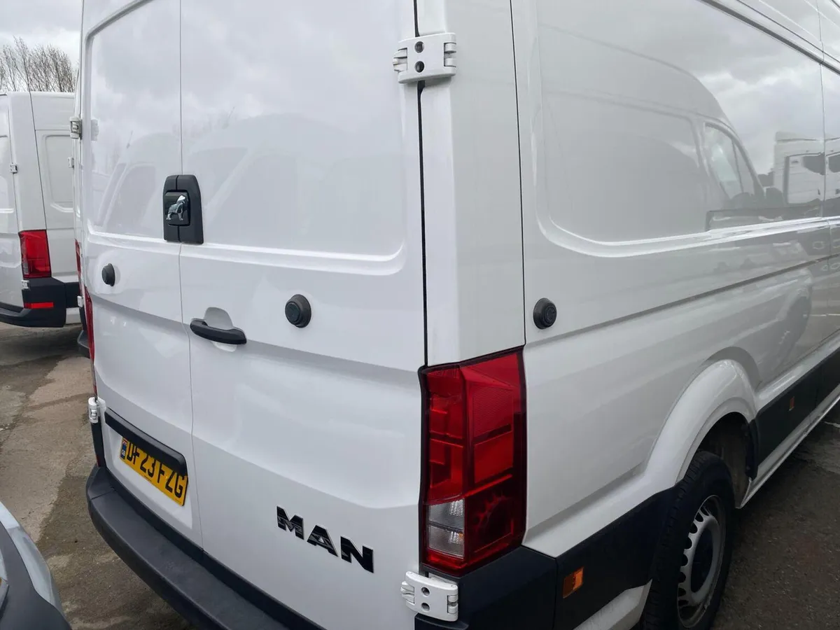 Man TGE 2023 super low mileage - Image 3