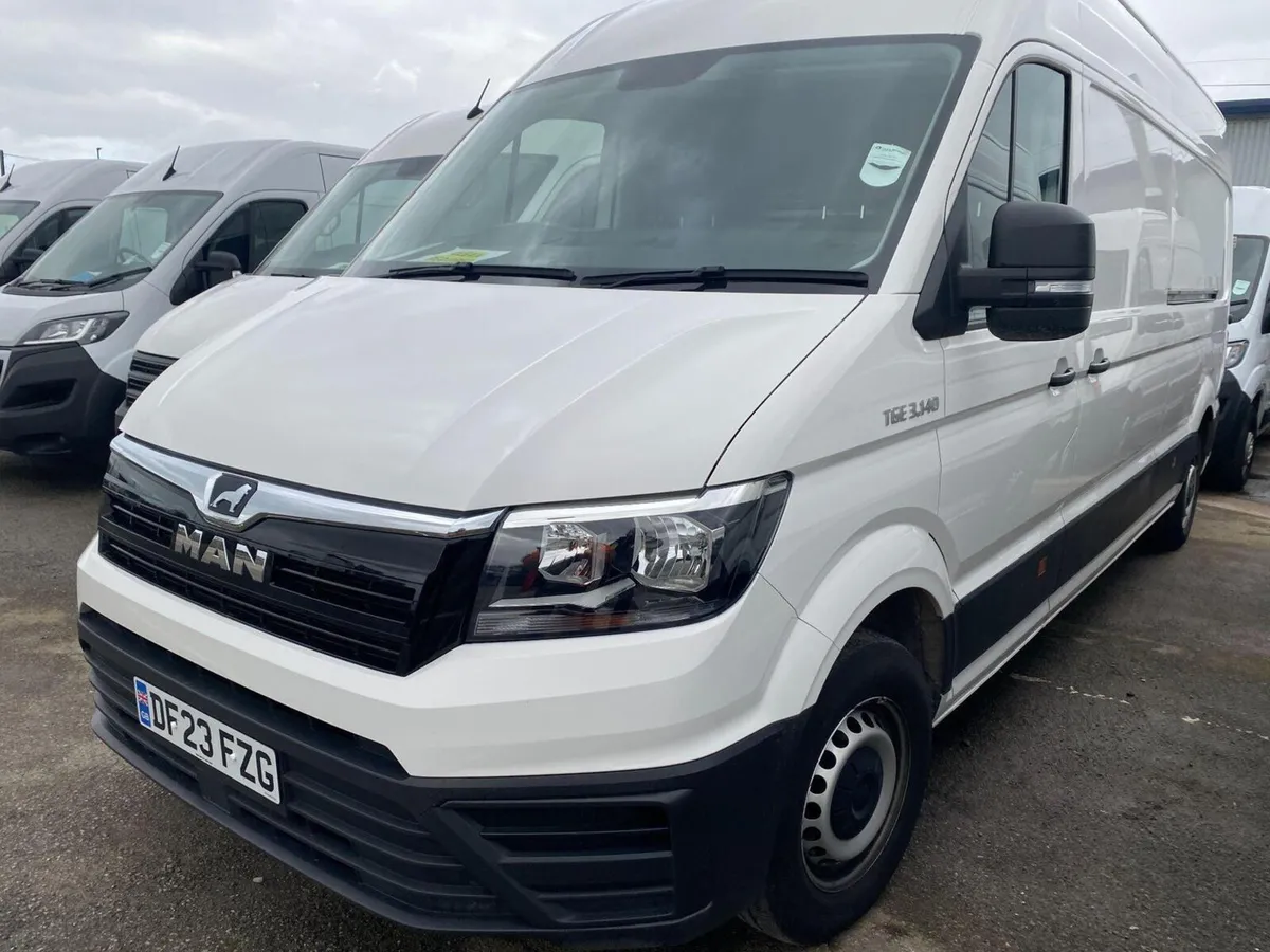 Man TGE 2023 super low mileage - Image 4