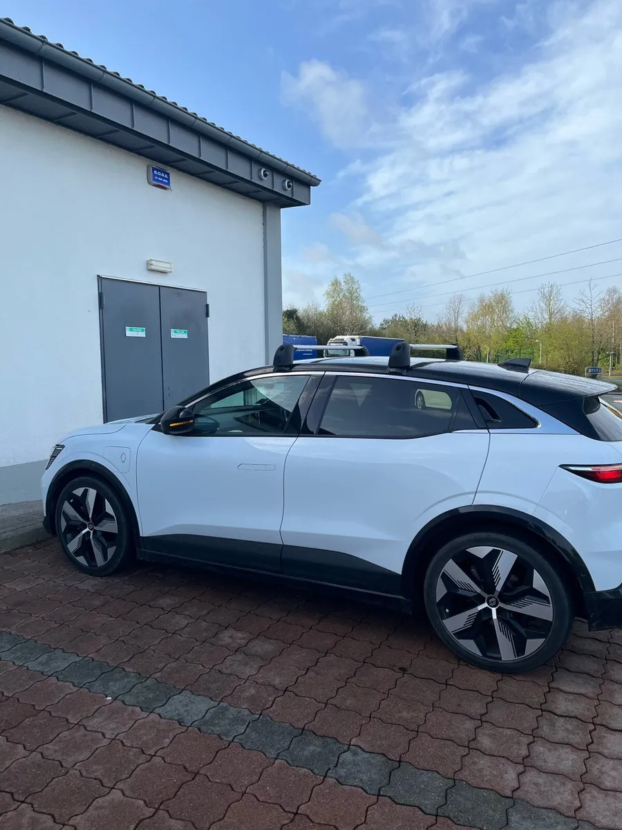 Roof Bars - Renault Megane E-Tech - Image 2