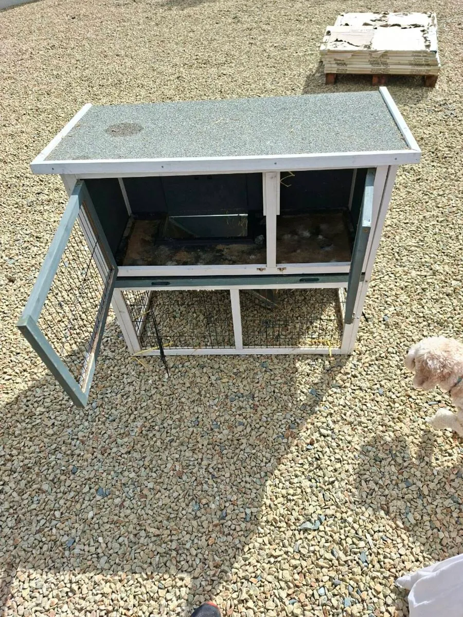 Rabbit hutch - Image 1