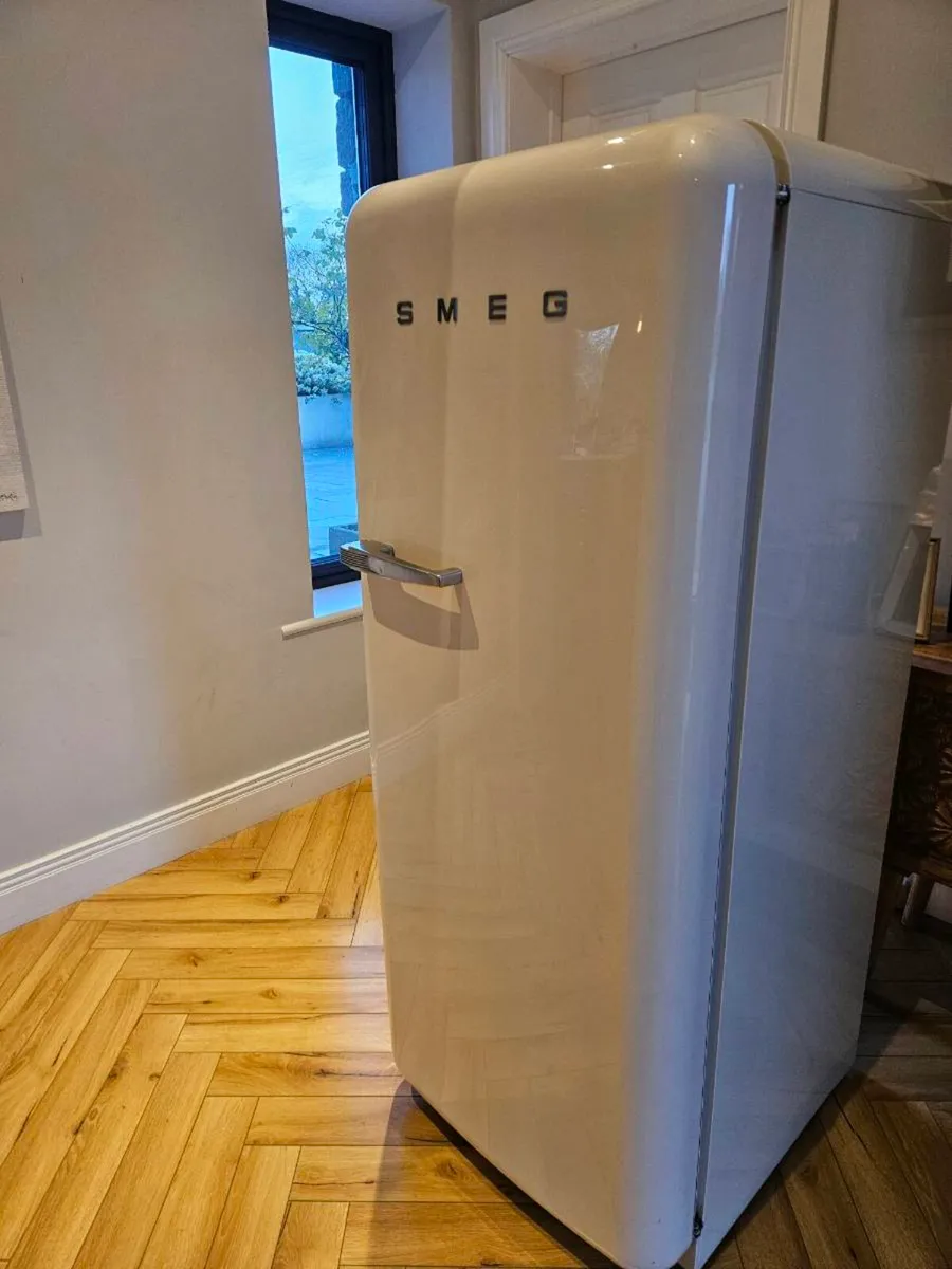 *DEPOSIT TAKEN* SMEG FAB28 Fridge Freezer - Image 4
