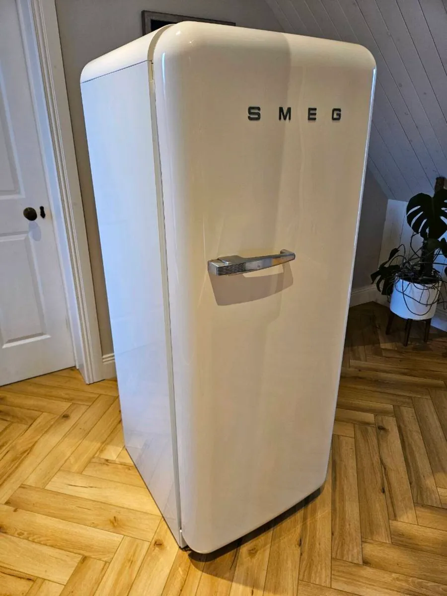 *DEPOSIT TAKEN* SMEG FAB28 Fridge Freezer - Image 1