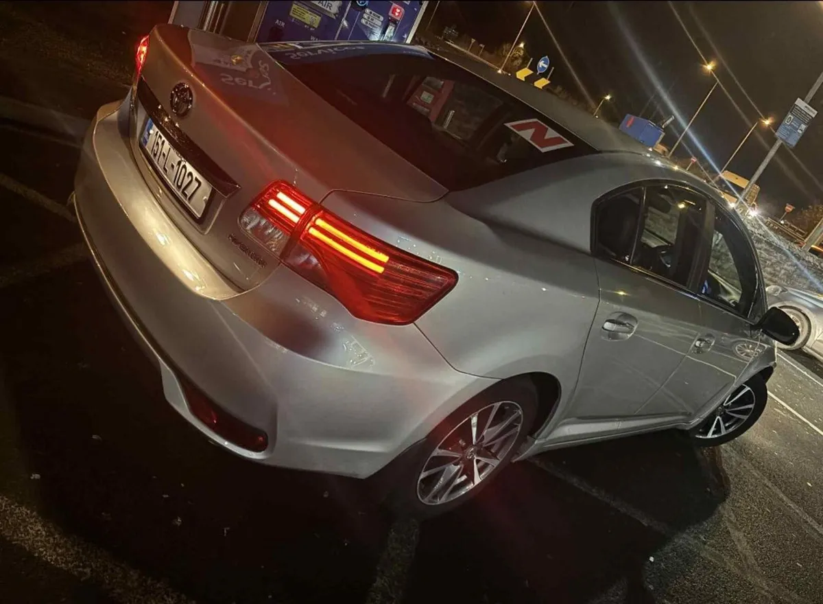 2015 Toyota Avensis 2.0 D4D - Image 4