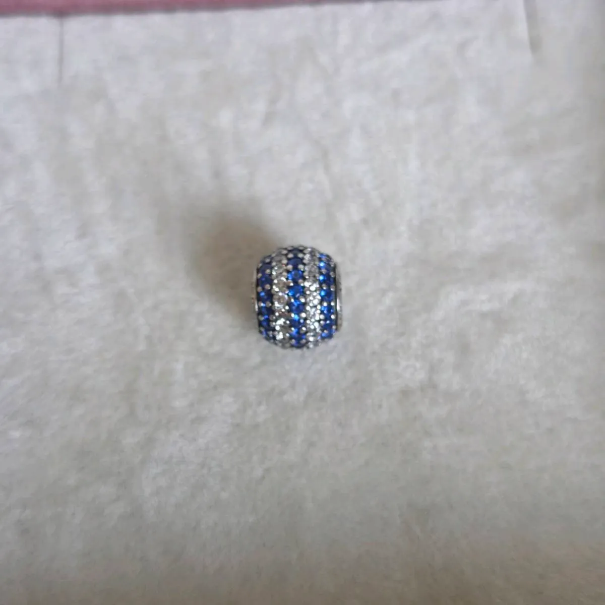 Pandora charm pave blue/clear stones - Image 1