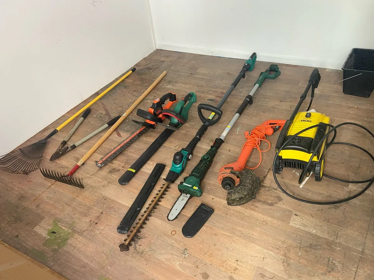 Hedge cutters and garden equipment - Image 1