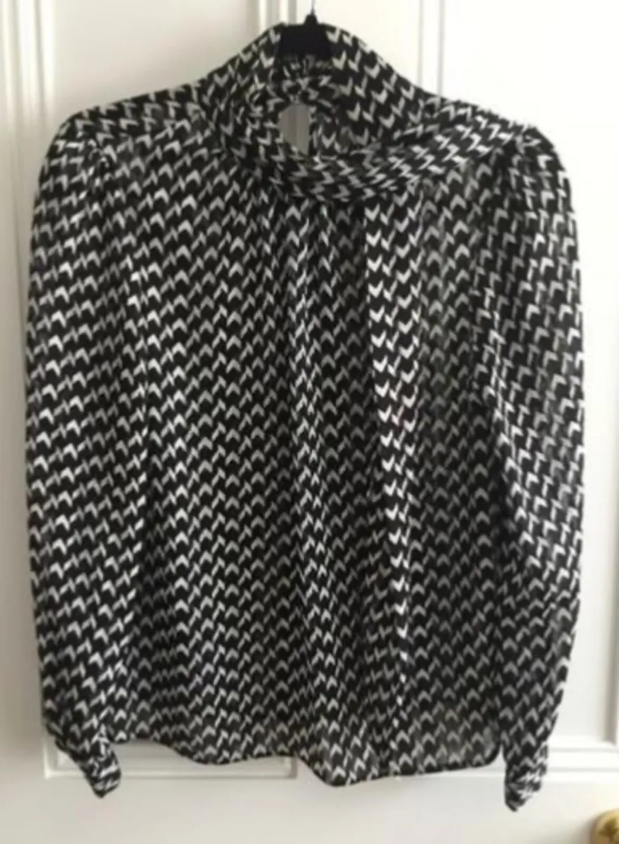 Beautiful Ladies Tops - 2 For E15 - EITHER BNW - Image 2