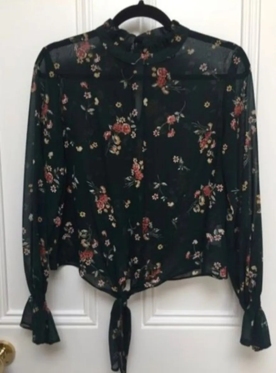 Beautiful Ladies Tops - 2 For E15 - EITHER BNW - Image 4