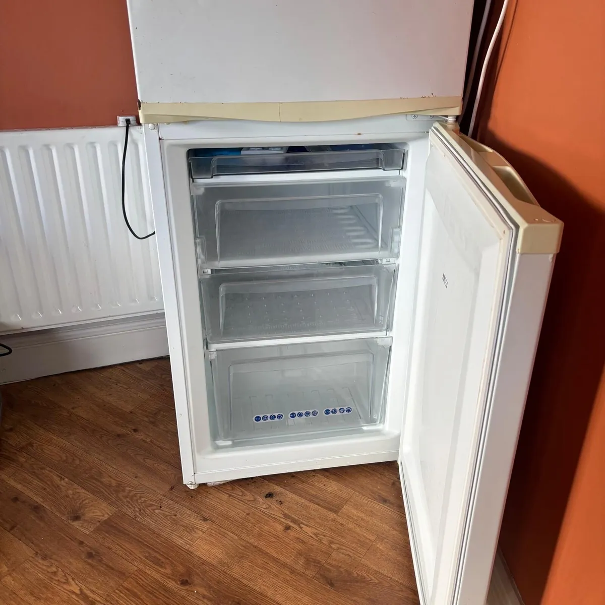 Whirlpool Large fridge freezer - Image 2