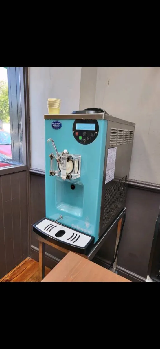Ice cream machine - Image 1
