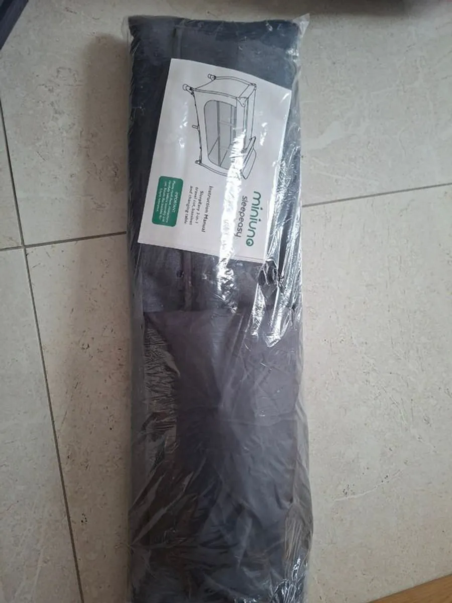 Travel Cot - Bassinet - Changing Table - Image 3