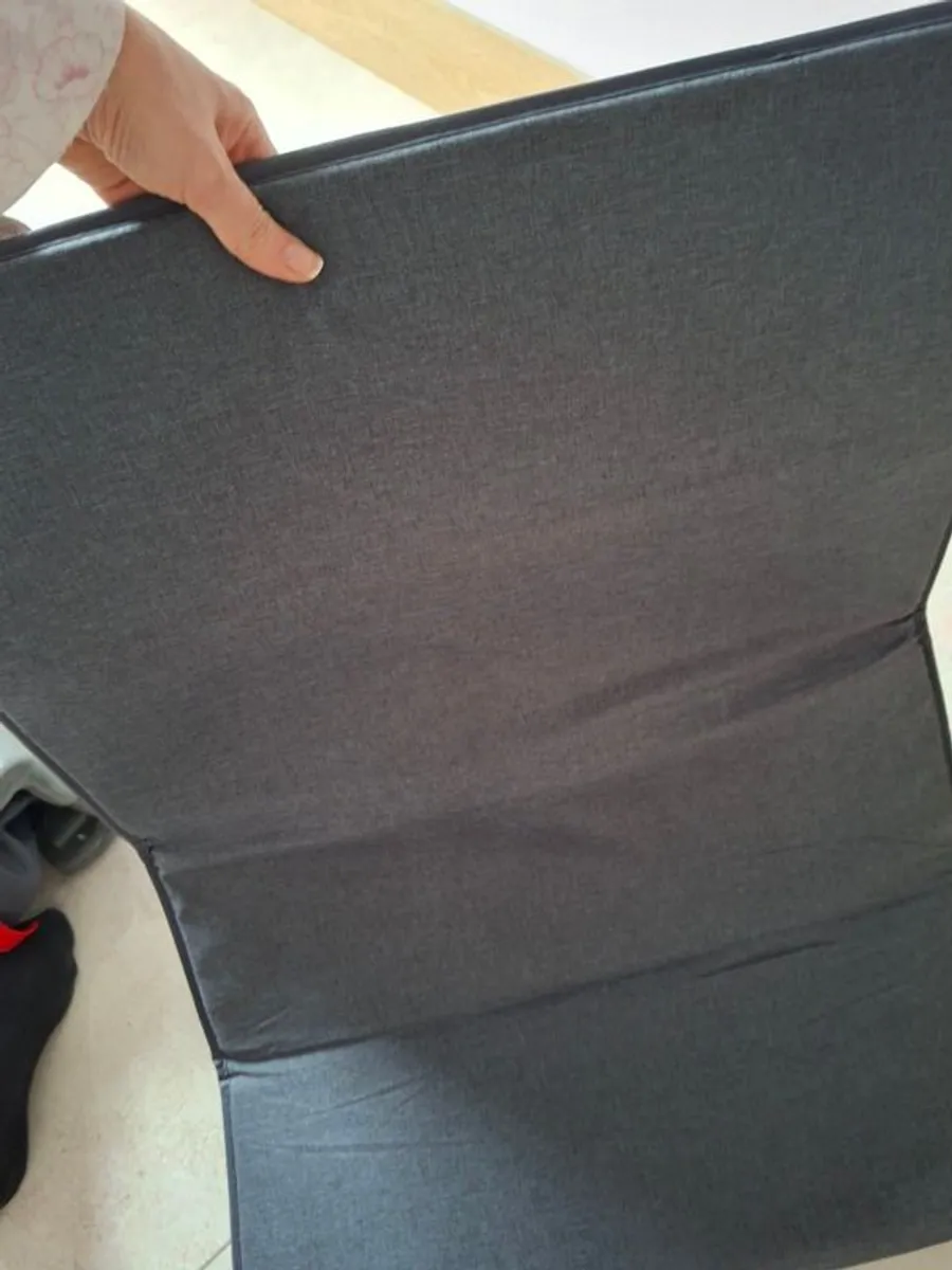 Travel Cot - Bassinet - Changing Table - Image 4