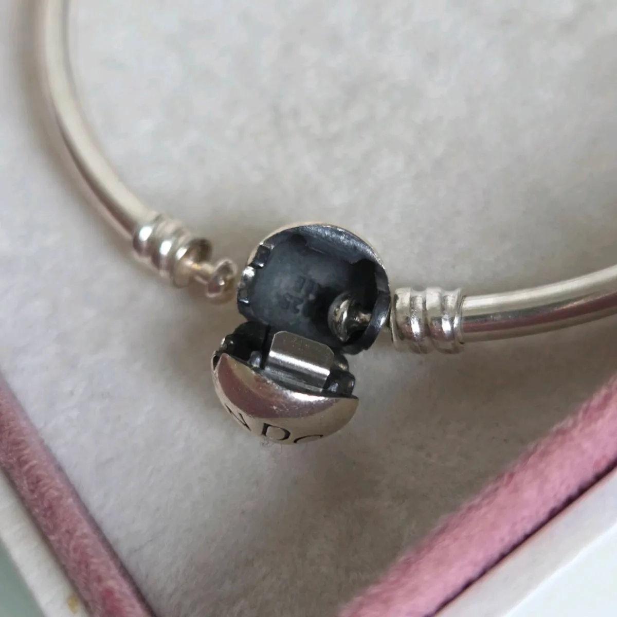 Pandora bangle bracelet moments claps - Image 4