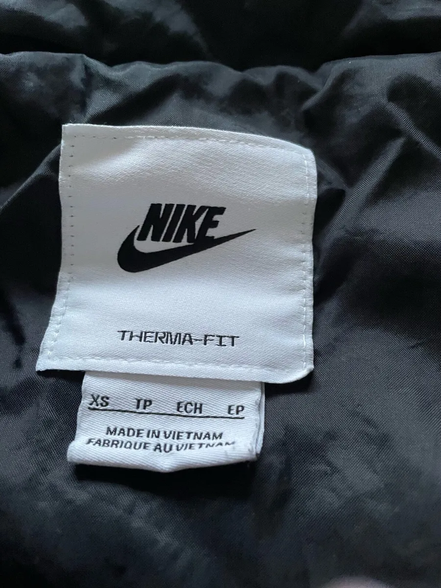 Nike women’s puffer jacket extra small - Image 2
