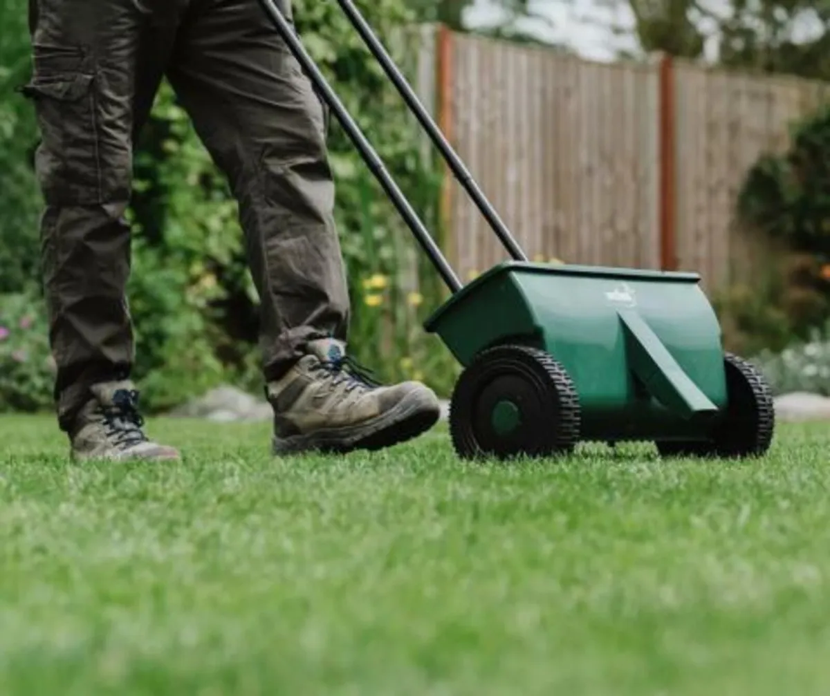 Lawn Drop Spreader - Image 3